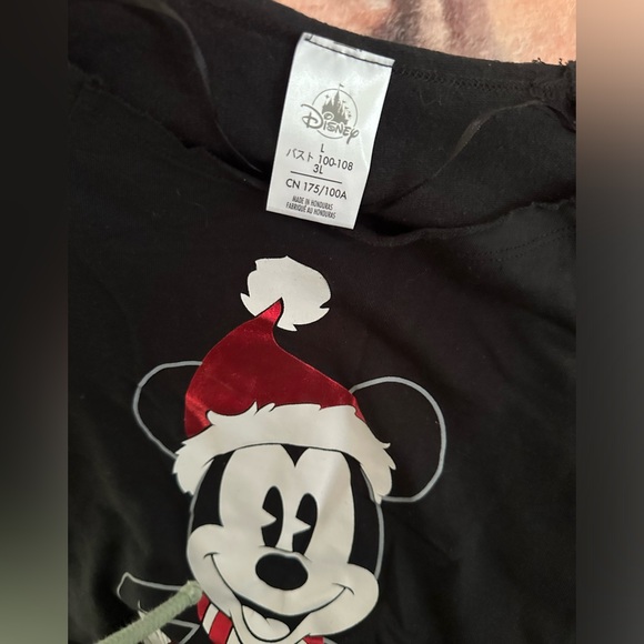 Disney Christmas Mickey off the shoulder top cropped sleeve size L - Picture 4 of 5